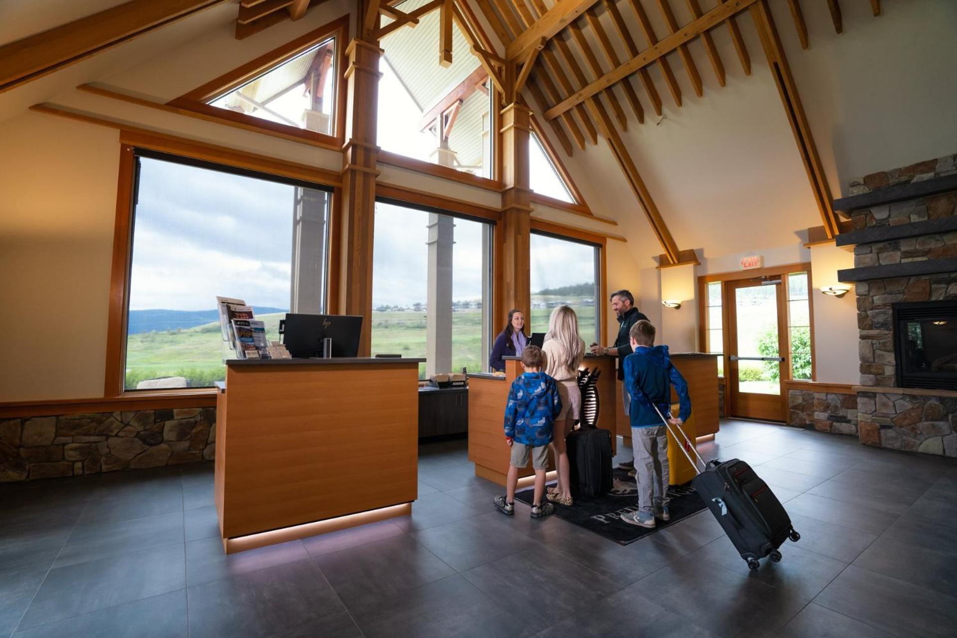 Predator Ridge Resort Vernon Exterior photo